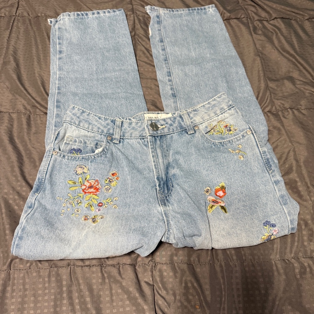 ban jara jeans floral size 5/26 Distressed Hems Embroidered Flowers